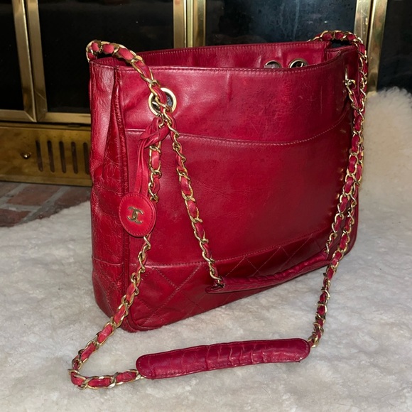 CHANEL RED LEATHER QUILTED VINTAGE SHOULDER BAG - Picture 5 of 17